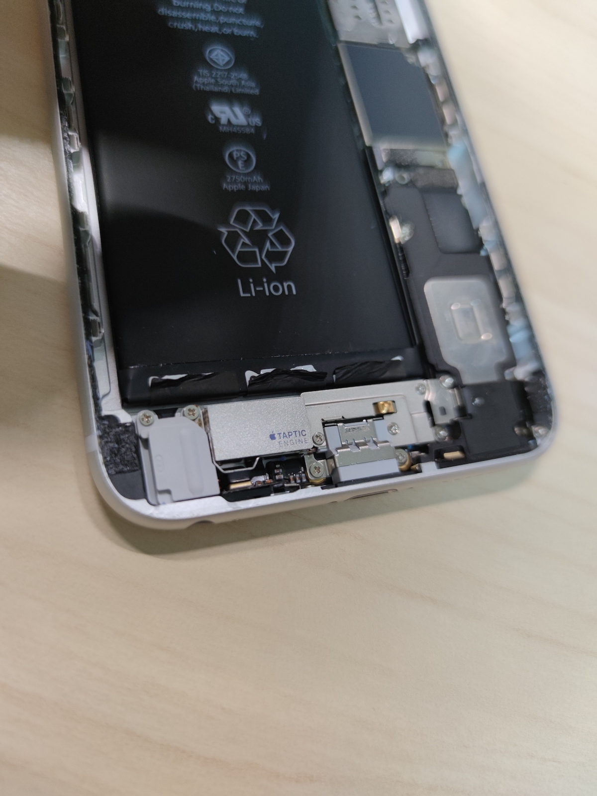 电池背胶封口处